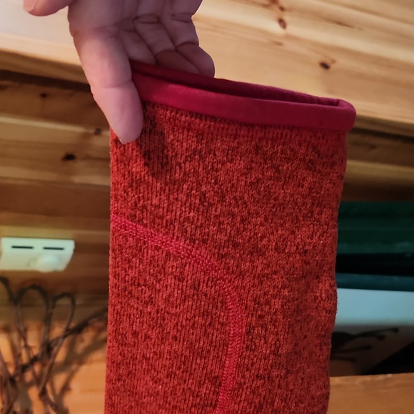 Patagonia ladies size Large, red pull over, fleece lined. - Picture 3 of 6